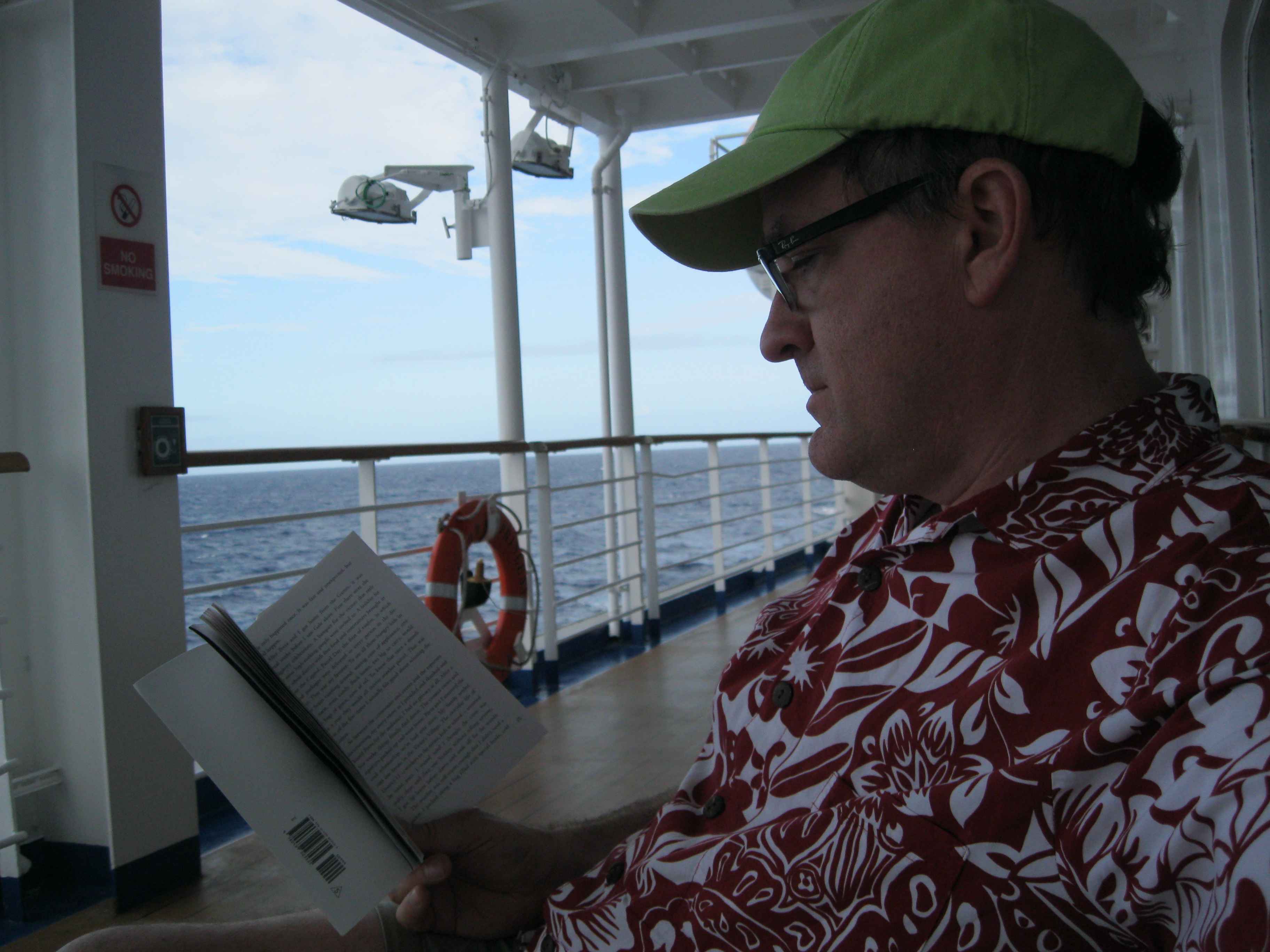 2011-11-18 Cruise Randy reading.jpg
